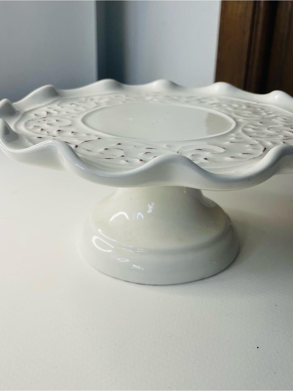 Maioliche Jessica Vintage  White Scalloped Pedestal Cake Stand Made In Italy